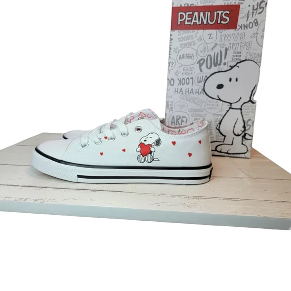 NEW Peanut Snoopy Kids Shoes - Picture 1 of 6